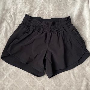Lululemon hotty hot 4” lined shorts